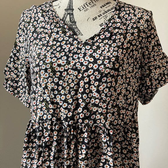 Dresses & Skirts - Women’s dress short sleeve spring/summer size M